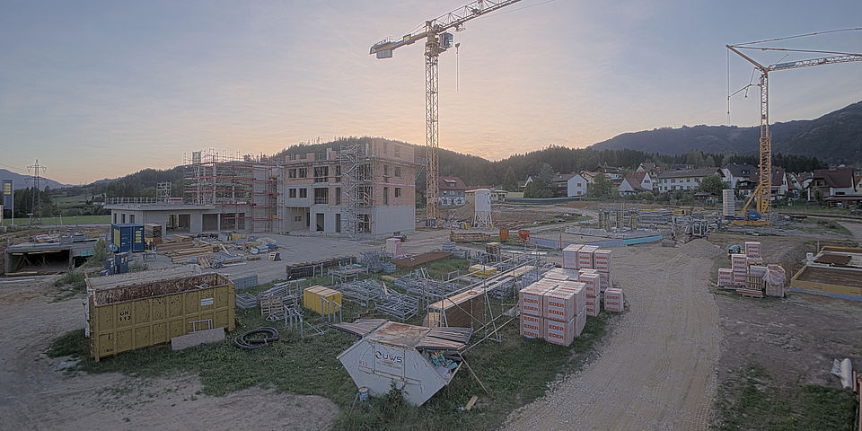 Livebild Baukamera 1 - Webcam 'Gesamtpanorama Ostseite' - Baustelle Wohnanlage 'Am Zöllbach', Schirmitzbühel Nord, Kapfenberg (ca. 5 Minuteninterval)